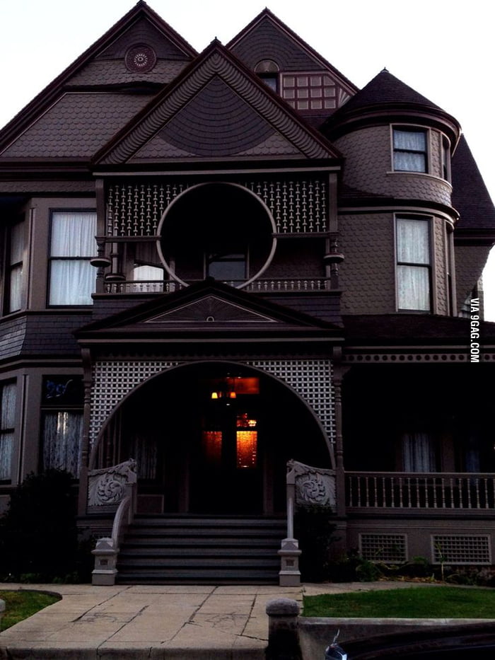 victorian-era-house-in-los-angeles-9gag