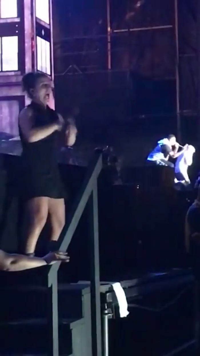 Sign language interpreter at Eminem concert 9GAG