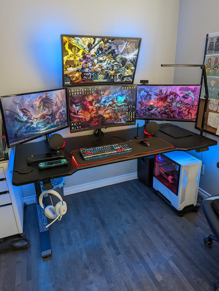 Got a new desk! Had to re-add wire nets and LEDs 😭 - 9GAG