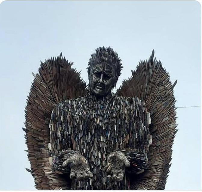 A Statue Made Of 100 000 Knives Found On UK Streets 9GAG   A8qMnE1 700b 