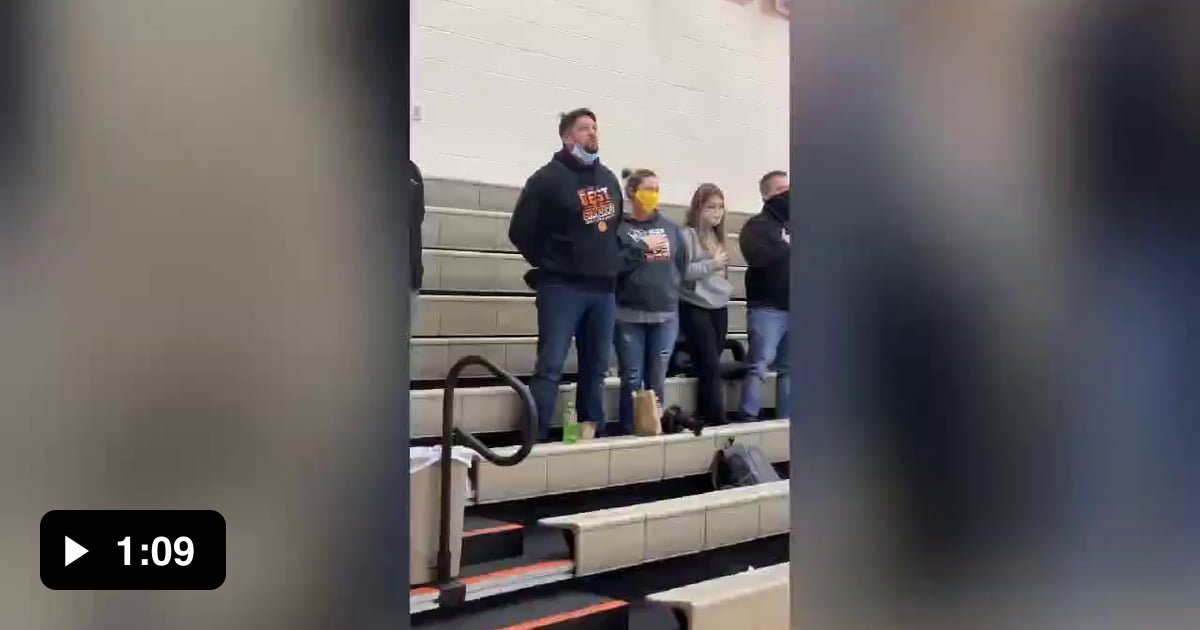 Dad sings impromptu National Anthem at high school basketball game ...