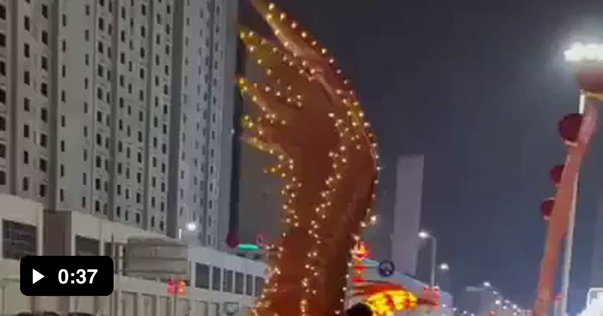 "Fire phoenix" flies in the sky a man made a phoenix kite controlled