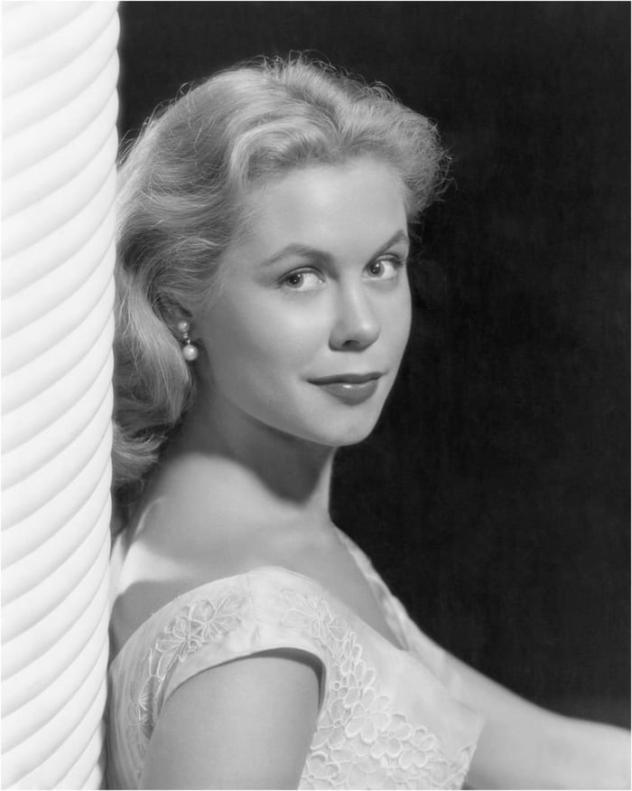 Elizabeth Montgomery, 1955 - 9GAG