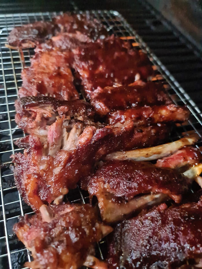 BBQ Ribs bit messy but delicious - 9GAG