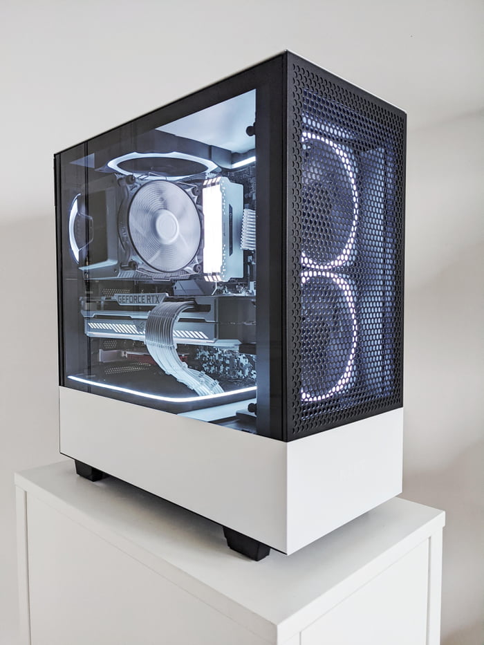 NZXT H510 Flow Black and White build - 9GAG