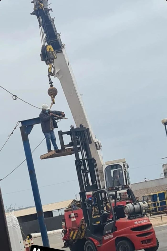 What is a man lift? 9GAG