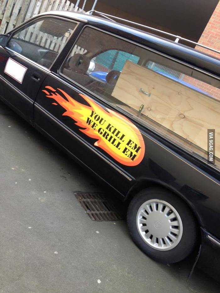 spotted-outside-a-funeral-parlour-9gag