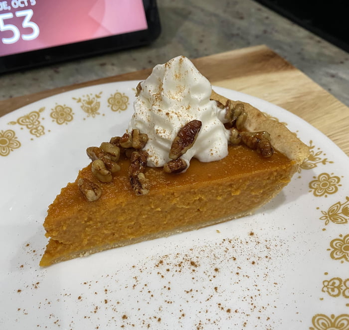 Pumpkin pie with candied pecans and whipped cream - Food & Drinks.