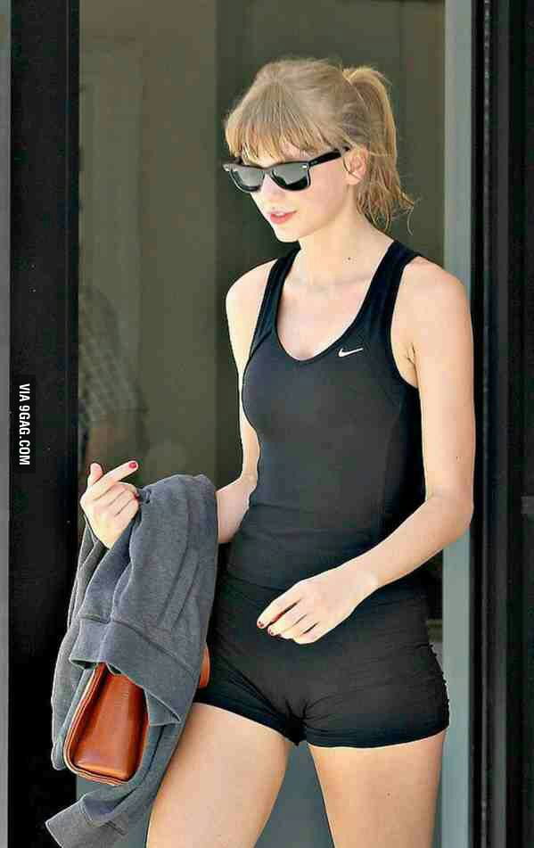 Taylor Swift's camel toe... - 9GAG