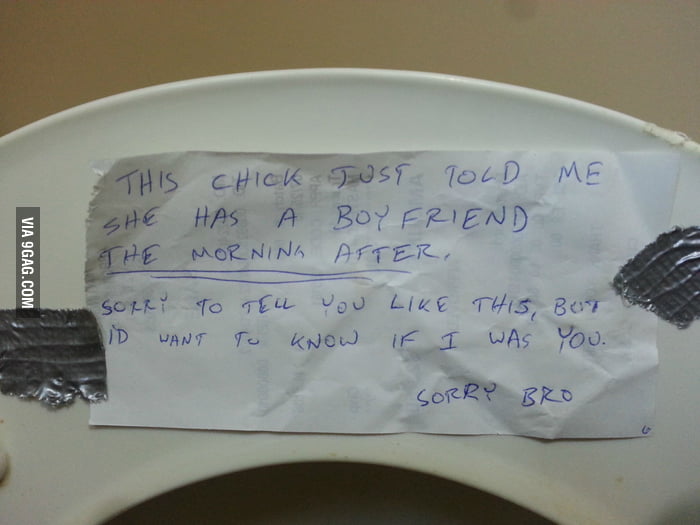Guy leaves note under the toilet seat about a cheating girlfriend 9GAG