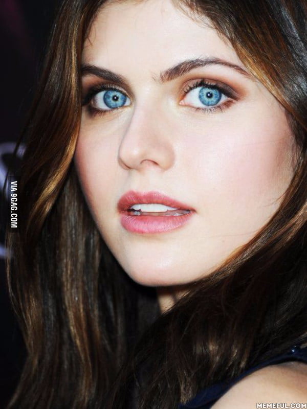 Alexandra Daddario She Looks Right Into Your Soul 9gag 