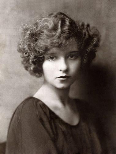 Clara Bow without all beautiful makeup still gorgeous! - 9GAG