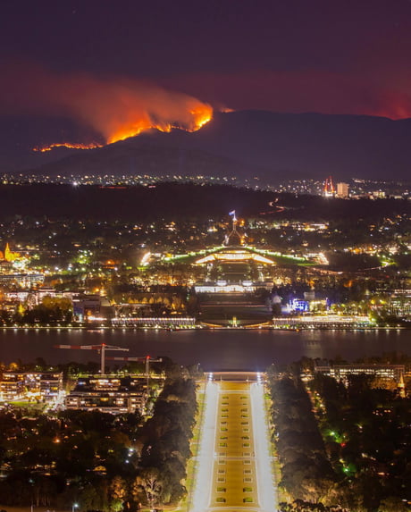 Canberra Australia 2020 The Fires Can Be Seen From Parliament