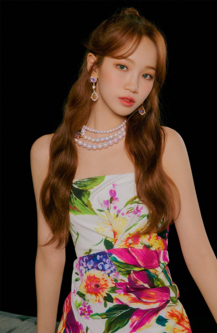 200125 IZ*ONE Kim Chaewon Leaked Fiesta Image Teaser - 9GAG