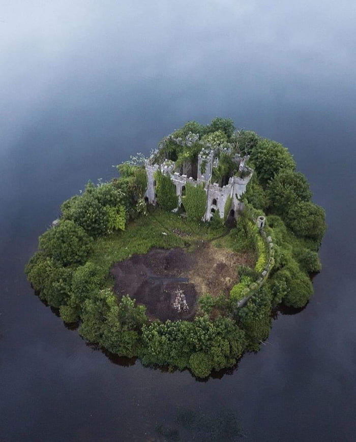 Castle Ruins on an island in Ireland. - 9GAG