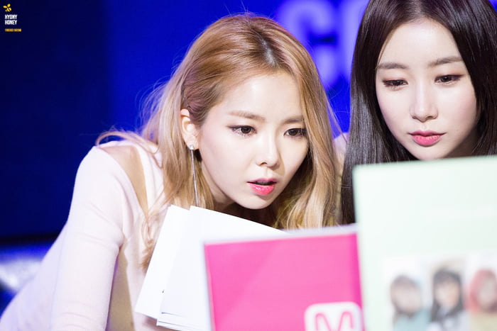 Hyoeun & Gayoung! - 9GAG