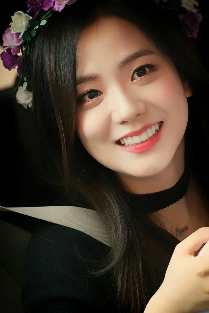 Jisoo beautiful smile - 9GAG