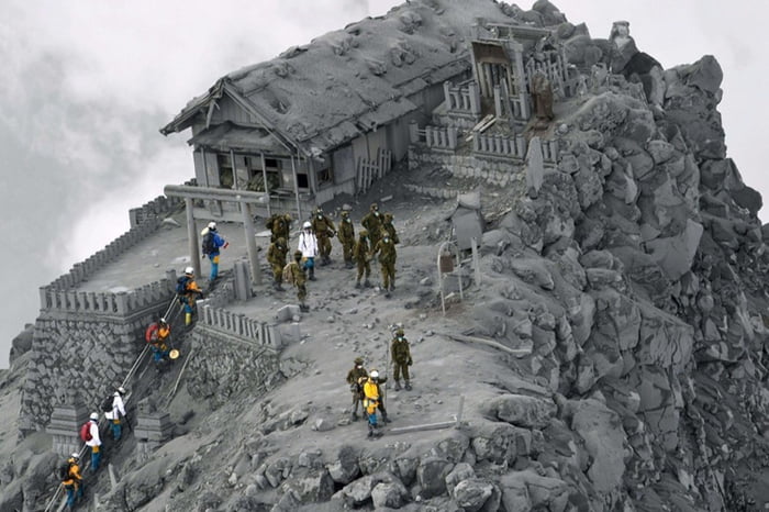 A temple covered in ash from the Ontake volcanic eruption, Japan - 9GAG
