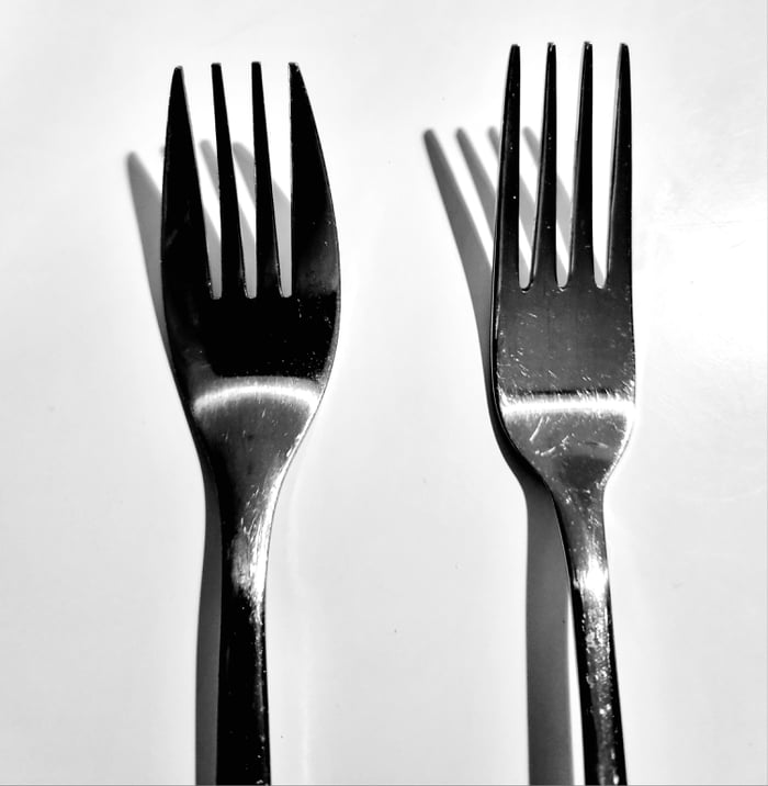 Why tf does food taste better using the one on the right? 9GAG