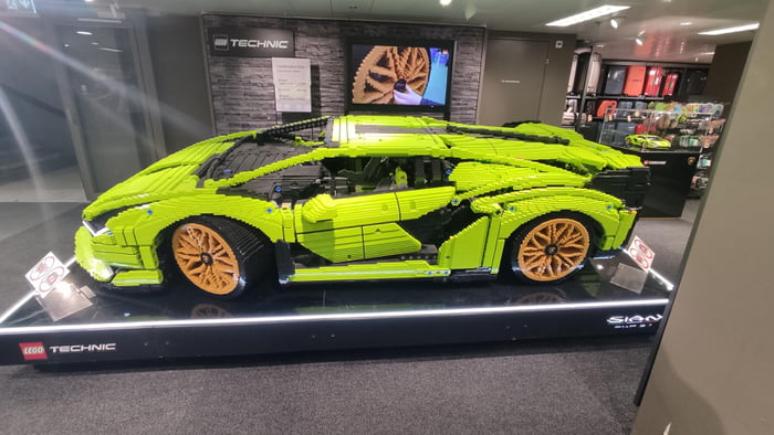 Very cool display in Zurich - 9GAG