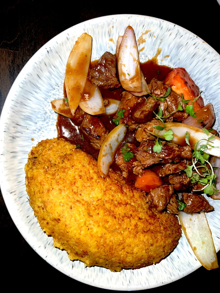 Stir-fried beef with turmeric fried rice - 9GAG