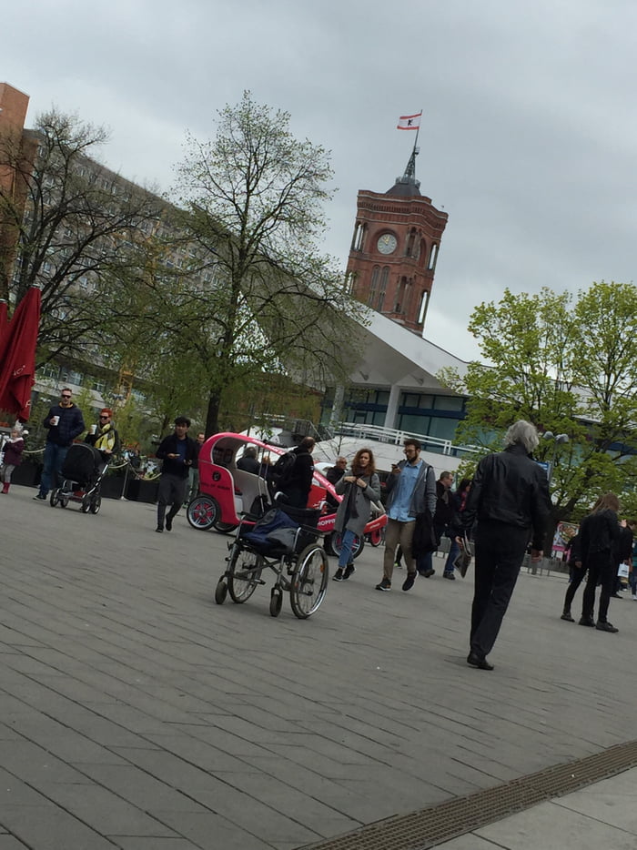 A Miracle Has Happened In Berlin Potsdamer Platz Today 9gag