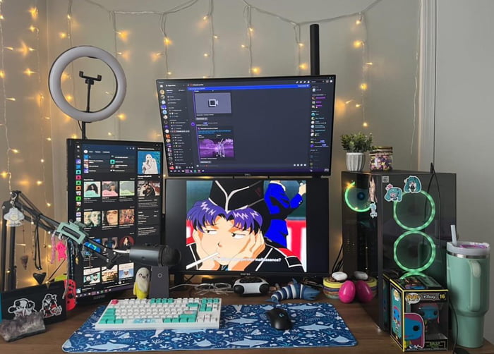 Suggestions on monitor layout? - 9GAG