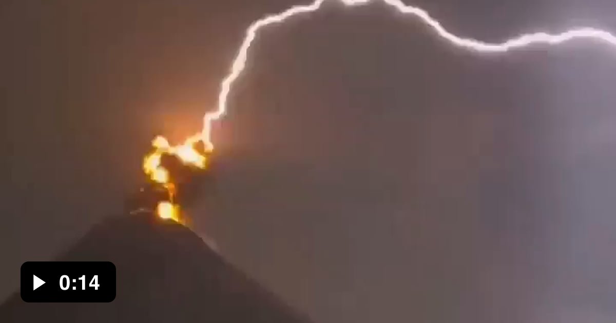 Volcanic lightening at the Fuego volcano(Guatemala) - 9GAG