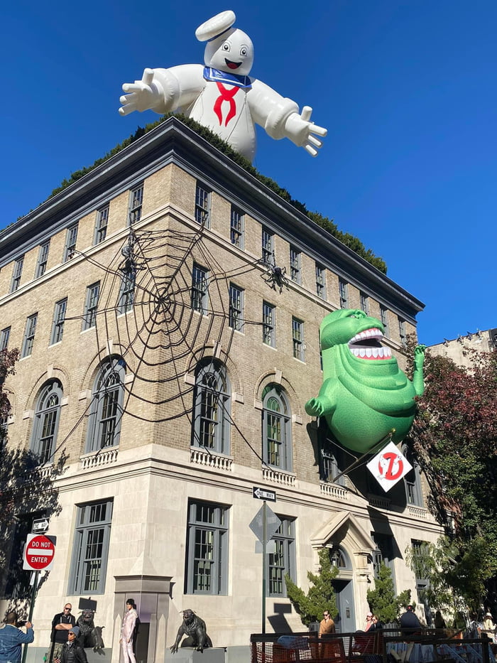 This is the Ghostbusters firehouse yesterday. - 9GAG