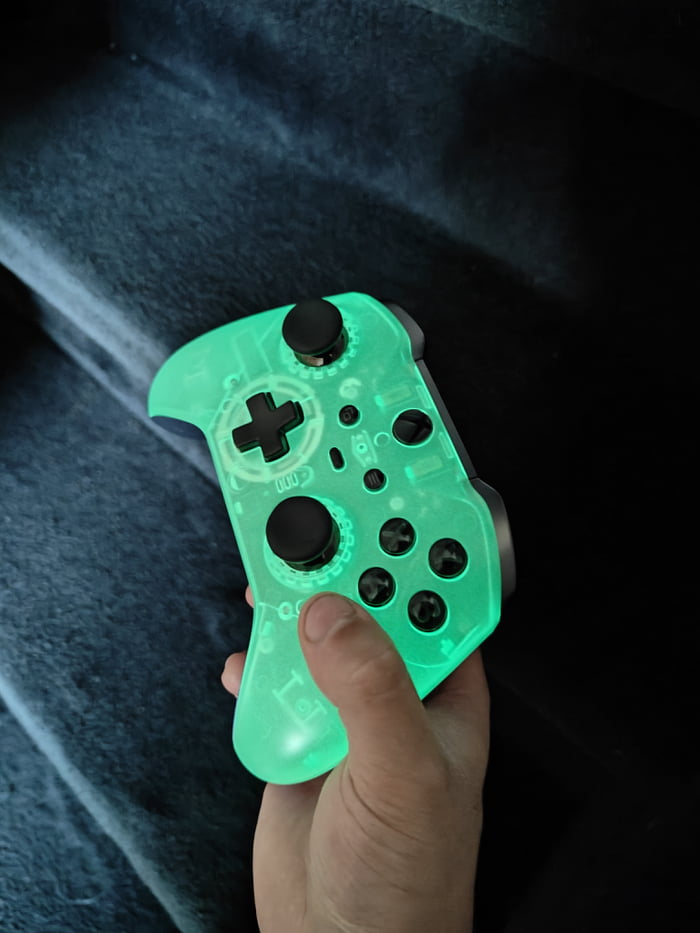 I upgraded my elite controller with a transparent glow in the dark ...