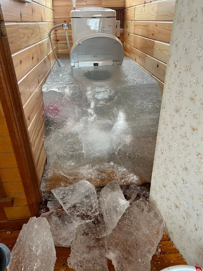 This frozen toilet 9GAG
