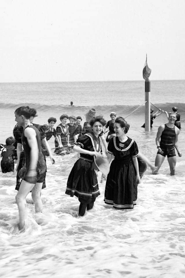 Bathers at Coney Island, New York, 1904 - 9GAG