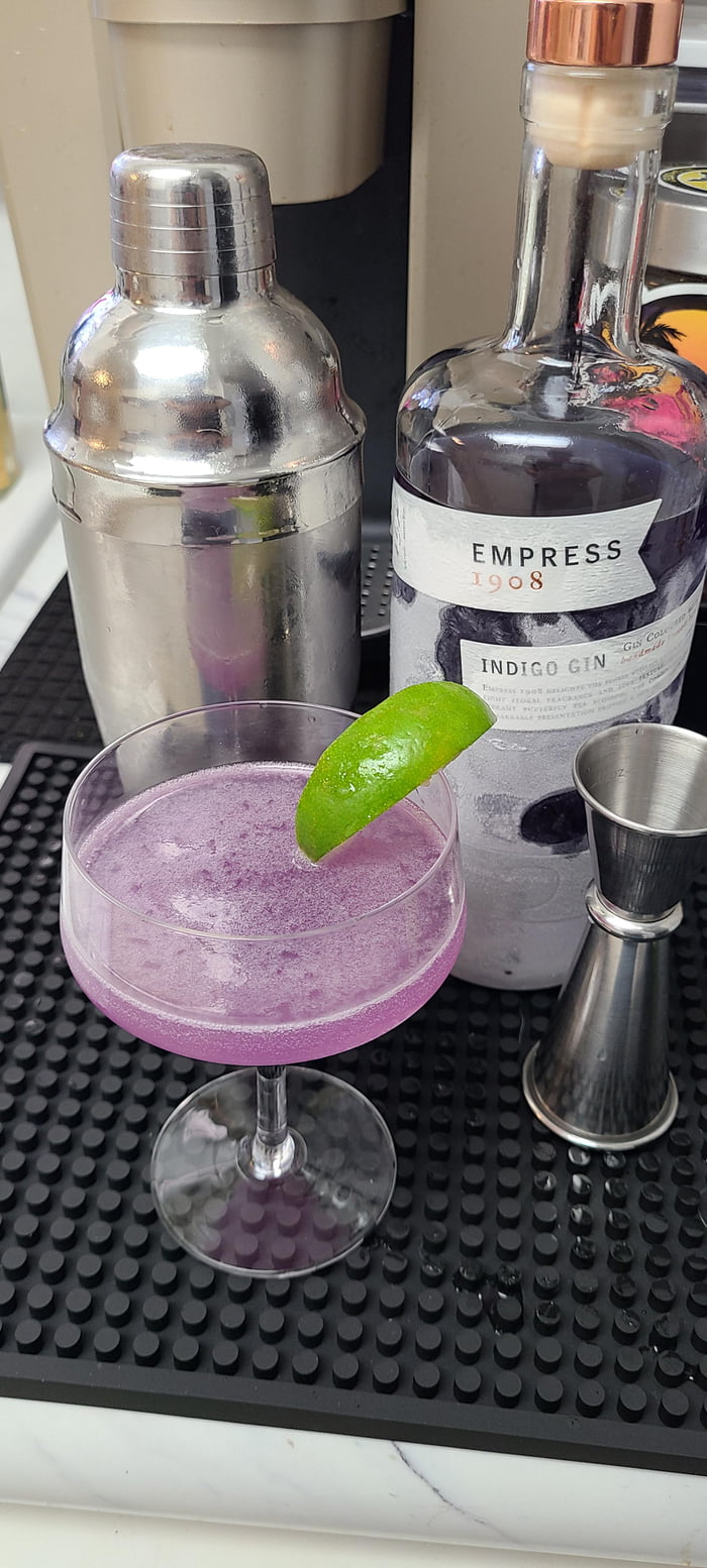 Just a simple Gimlet but with Empress 1908 Indigo Gin 9GAG