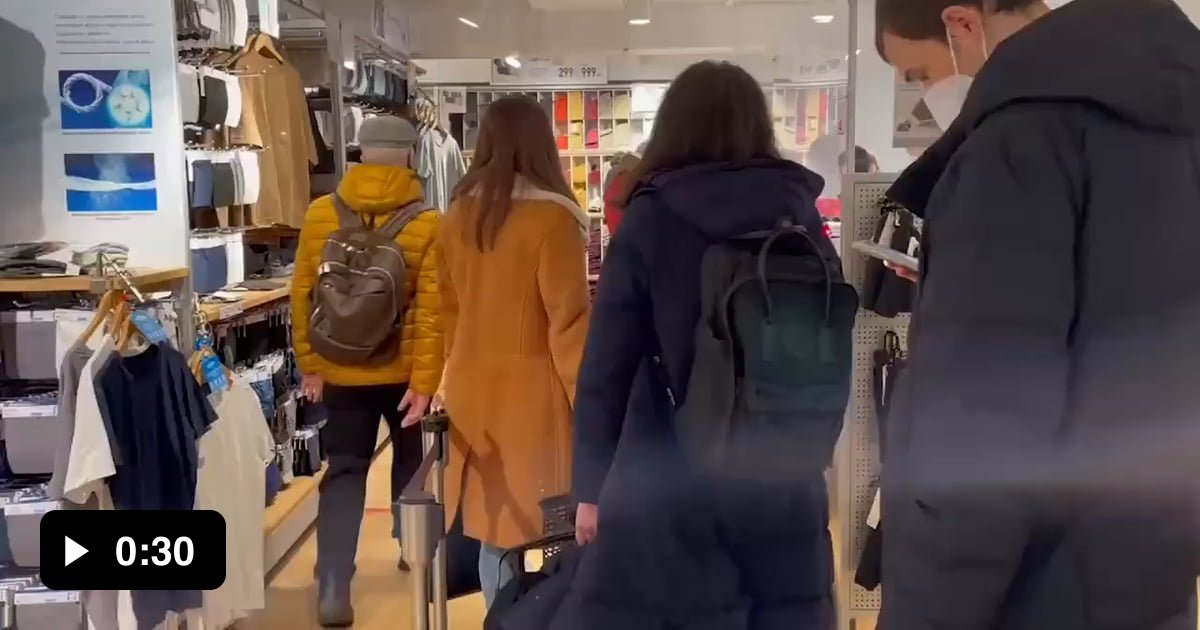 Одежда ушла. Очередь за одеждой. Очереди в Uniqlo. Очереди в икеа. Очередь в юникло.