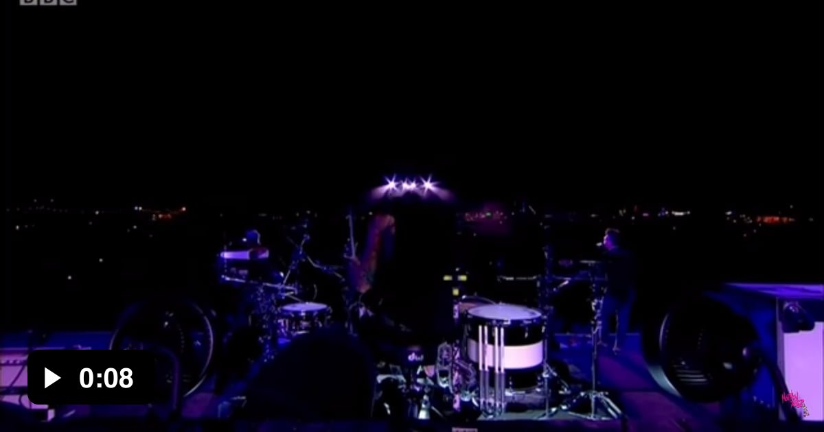 If you ever wonder why musicians wear sunglasses on the stage. Most of