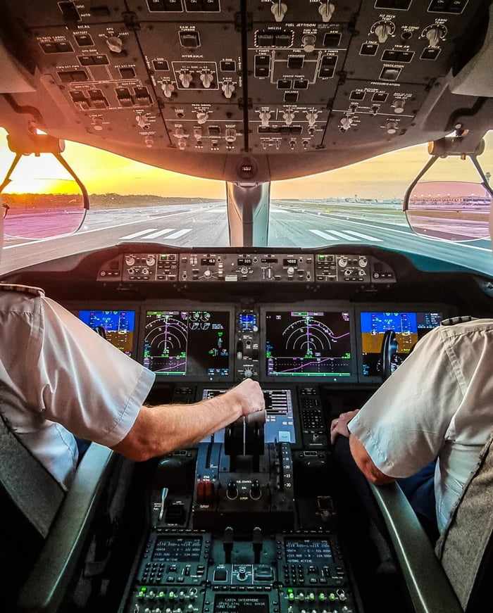 Aviation appreciation post - the cockpit of the Boeing 787 - 9GAG