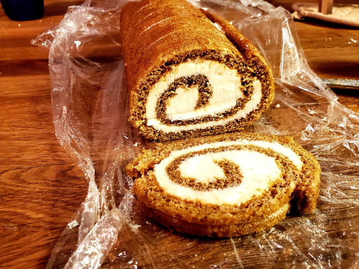 pumpkin-roll-with-cream-cheese-frosting-9gag