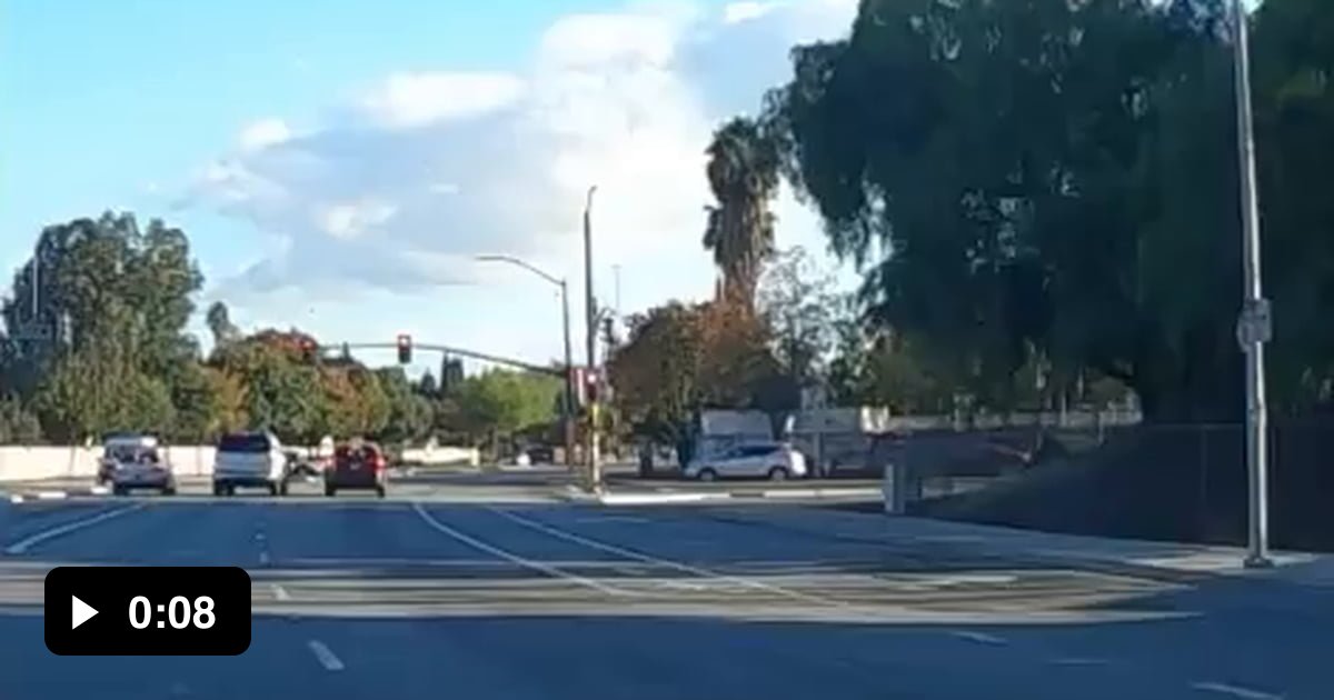 Idiot tries to drift in an active intersection - 9GAG