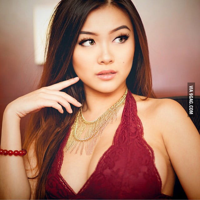 Vicki Li's amazing, natural boobs bouncing - 9GAG