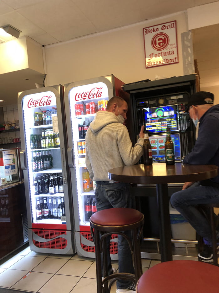 This drunk guy on the left accidentally put 10€ in an occupied slot