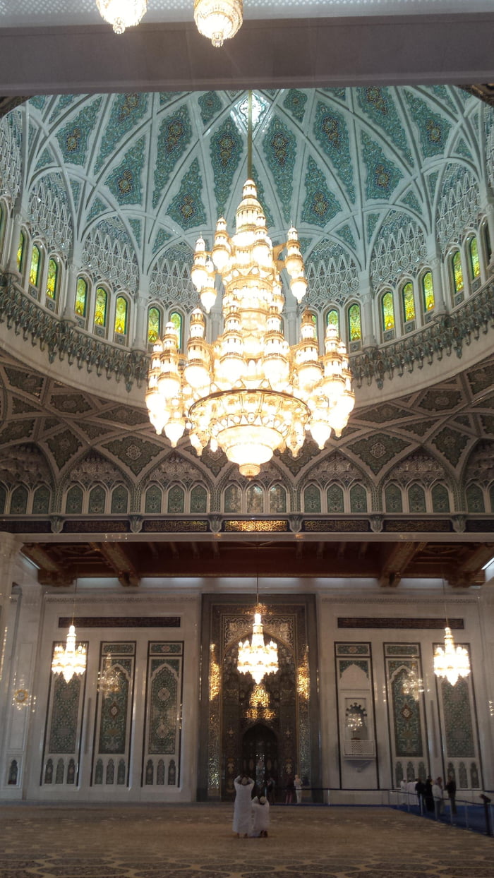 Sultan Qaboos Grand Mosque has one of thr worlds biggest chandelier. - 9GAG