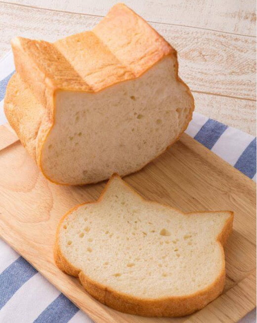 Japan created a cat-shaped bread - 9GAG