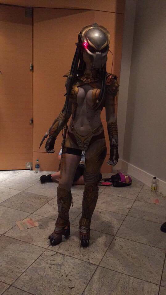 Rule 63 Cosplay of the Week: Predator – Crustula