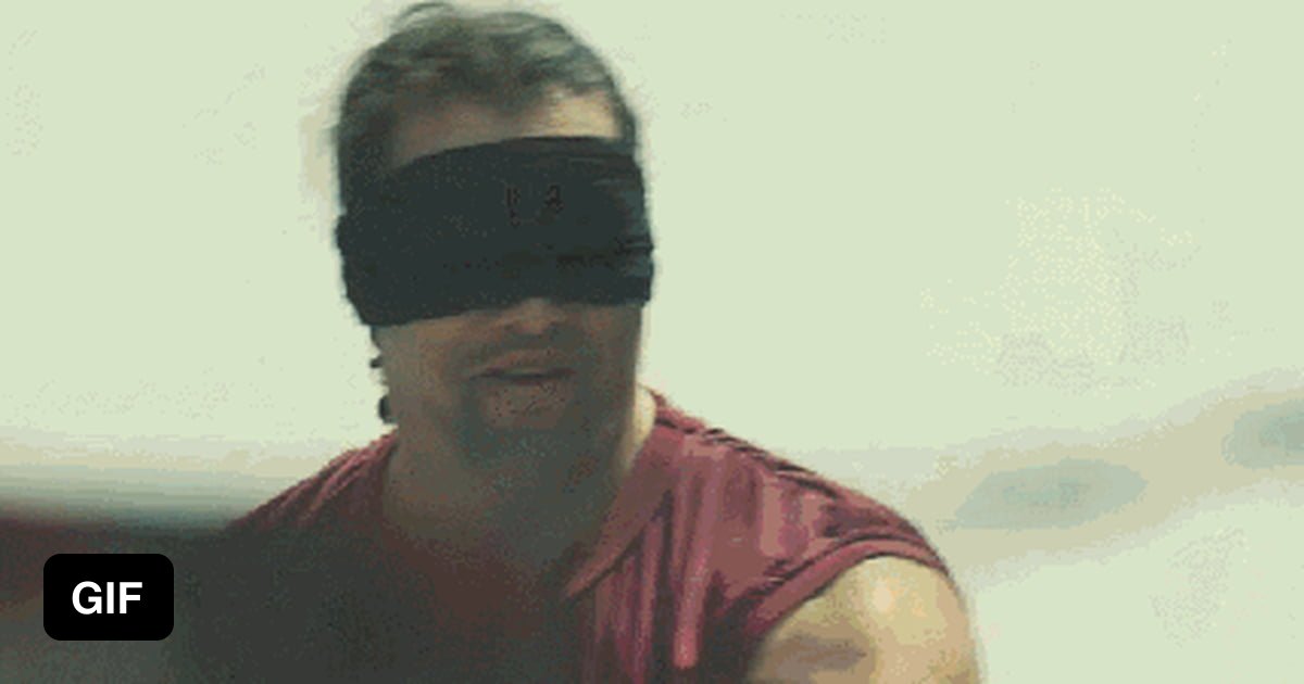 Too strong. Сильный человек гиф. гиф с сильной гарилрм. гиф маленький турок. strong gif.