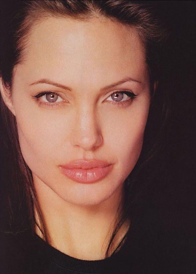 Angelina Jolie - 9gag