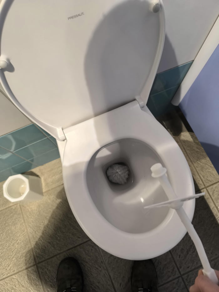 Had to go number 2 at work - 9GAG