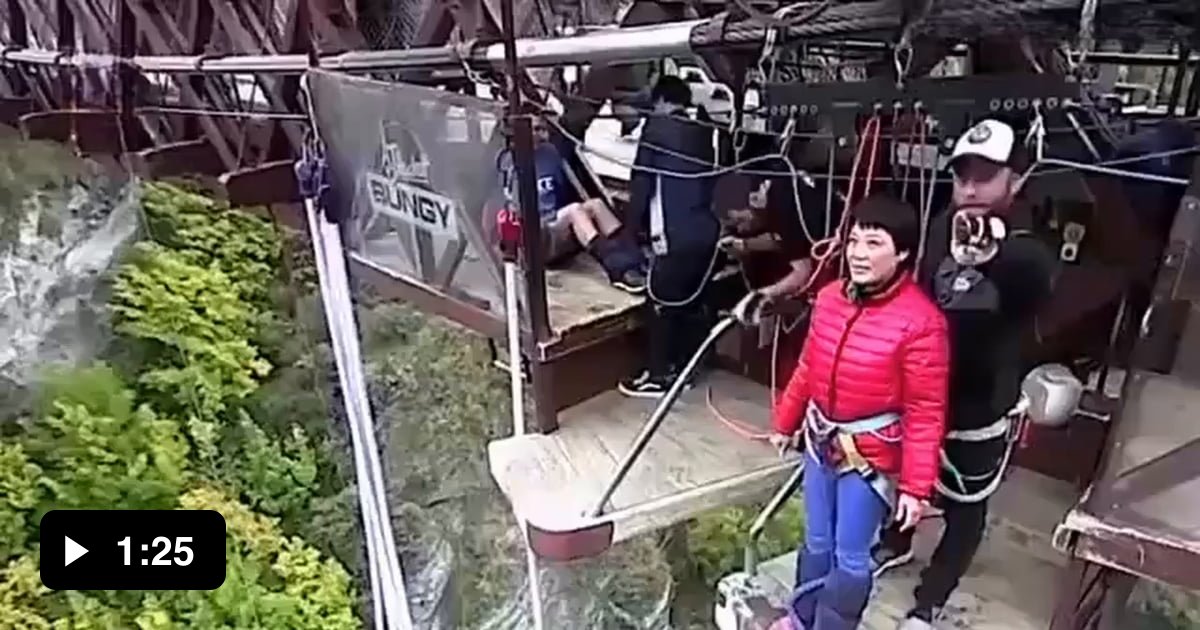 Chinese Woman Bungee Jumps For The First Time 9gag