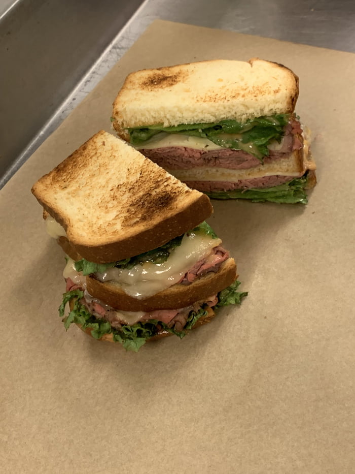 Double Carving Roast Beef And Havarti Cheese With Lettuce And Chipotle 