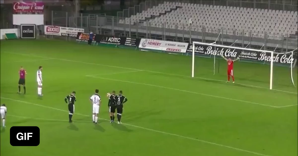 Hilarious penalty kick in French 5th division 9GAG
