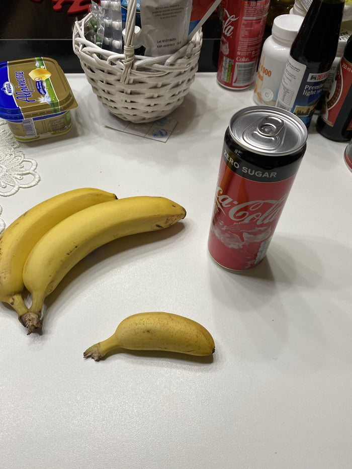 Tiny hammer, with tiny banana for scale - 9GAG